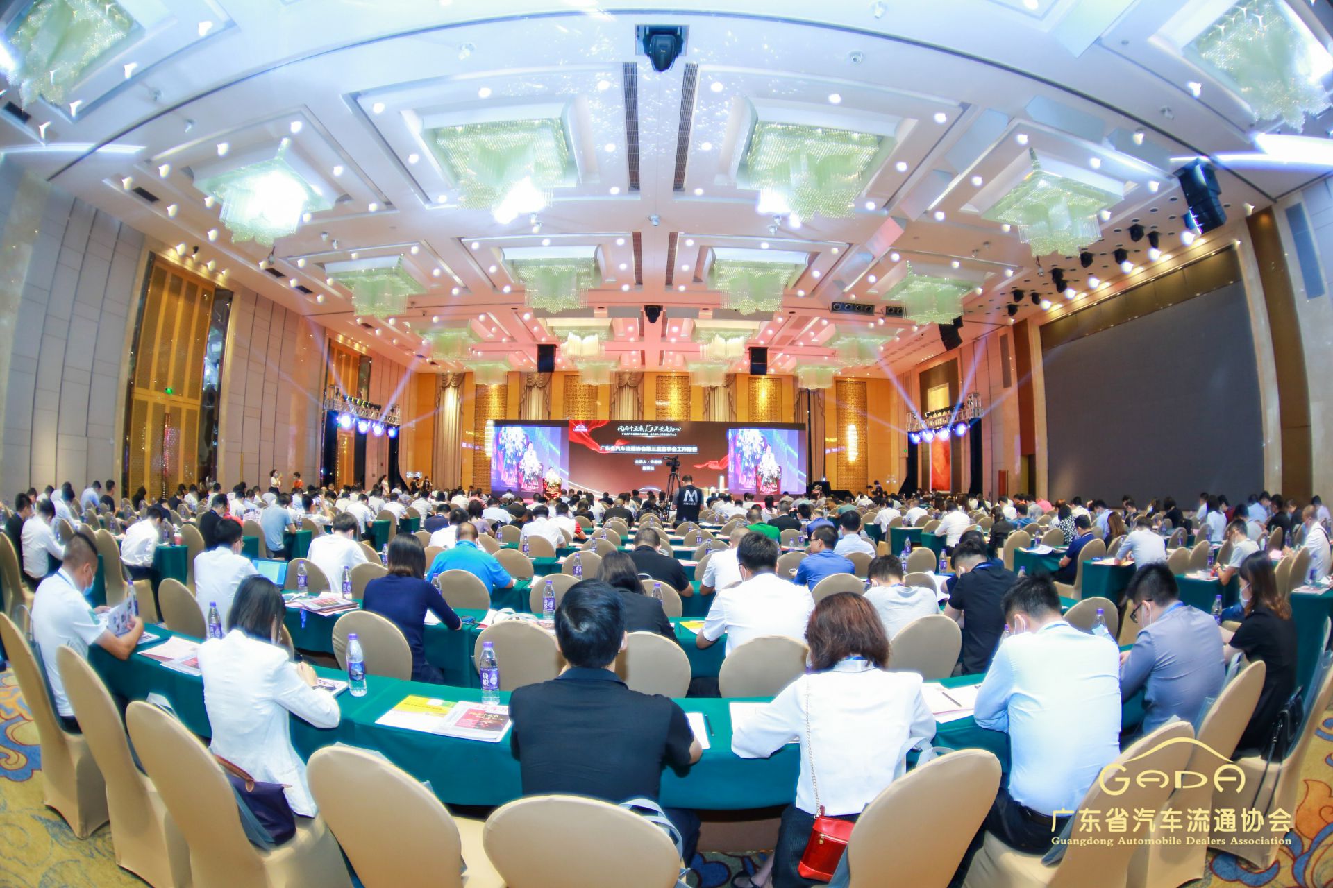 喜报丨开云体育-开云体育(中国)“包揽”省汽车流通行业颁奖礼53项大奖(图1)