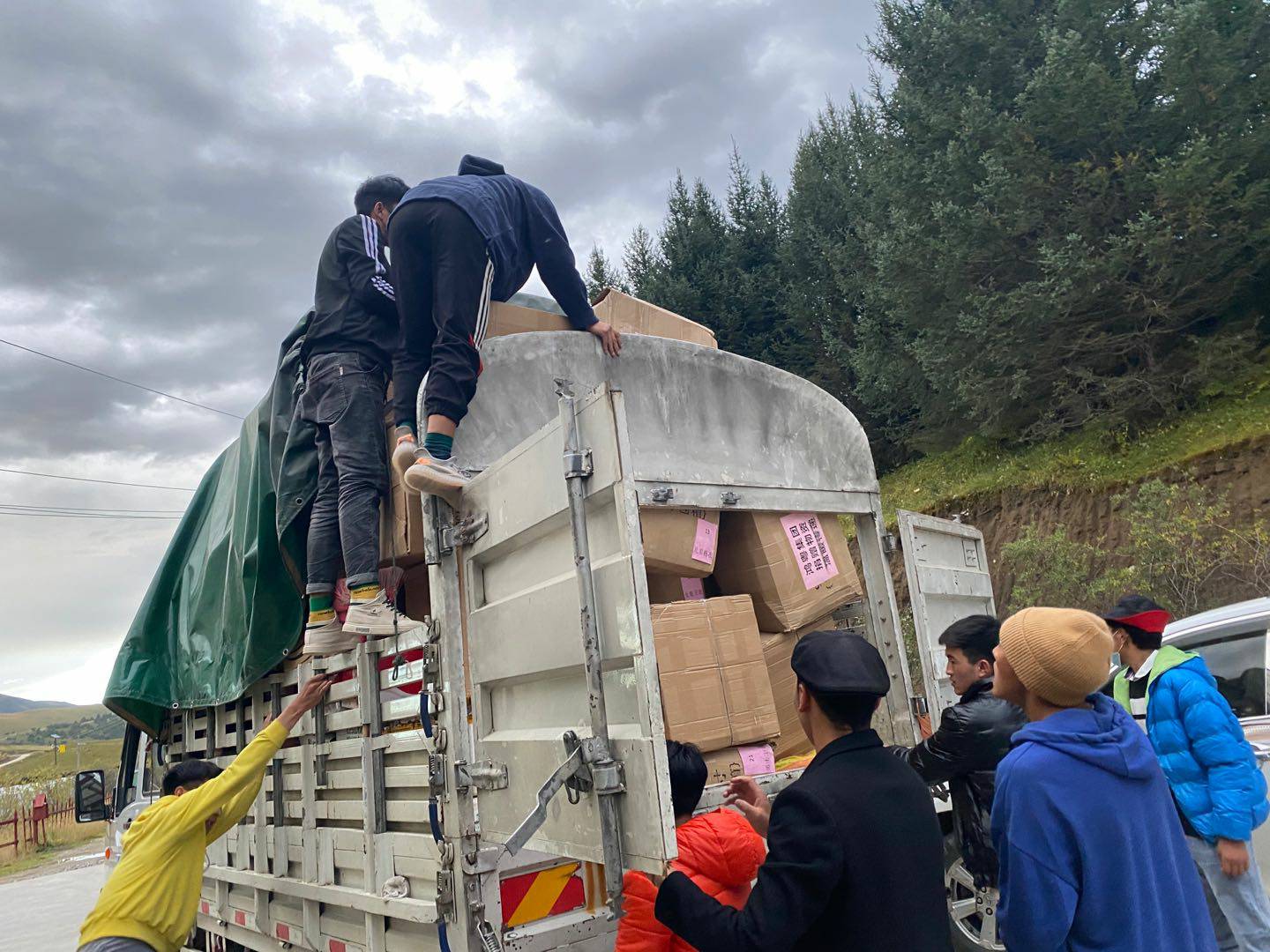 开云体育-开云体育(中国)公益回顾丨家国同欢月同圆 温暖满载甘孜州(图5)