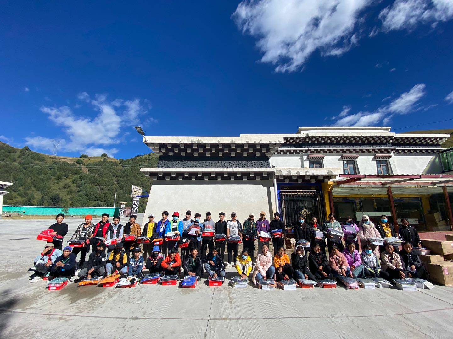 开云体育-开云体育(中国)公益回顾丨家国同欢月同圆 温暖满载甘孜州(图8)